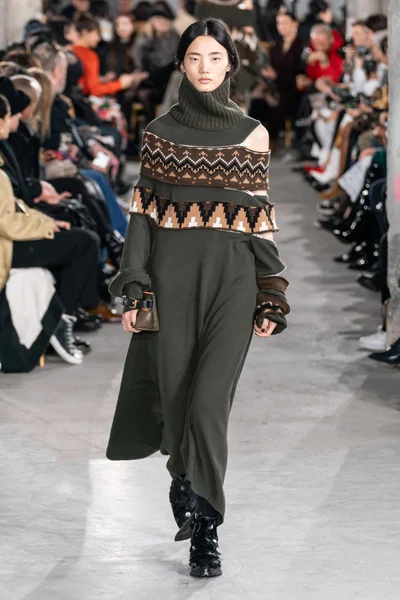 Look 28